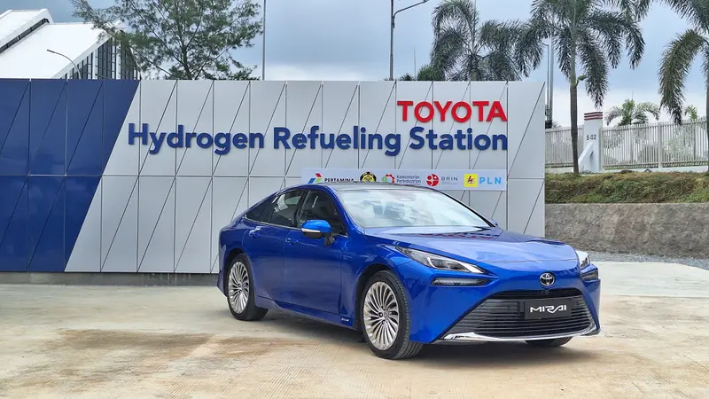 Toyota Mirai hydrogen fuel cell car at refueling station