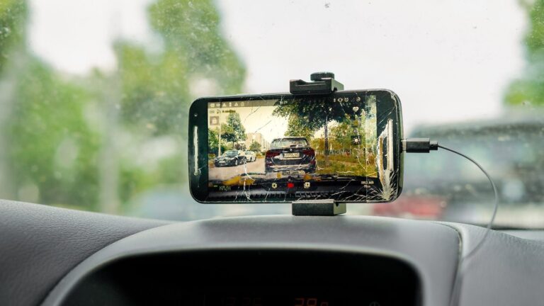 How to Turn Your Smartphone into a Dashcam: Step-by-Step Guide